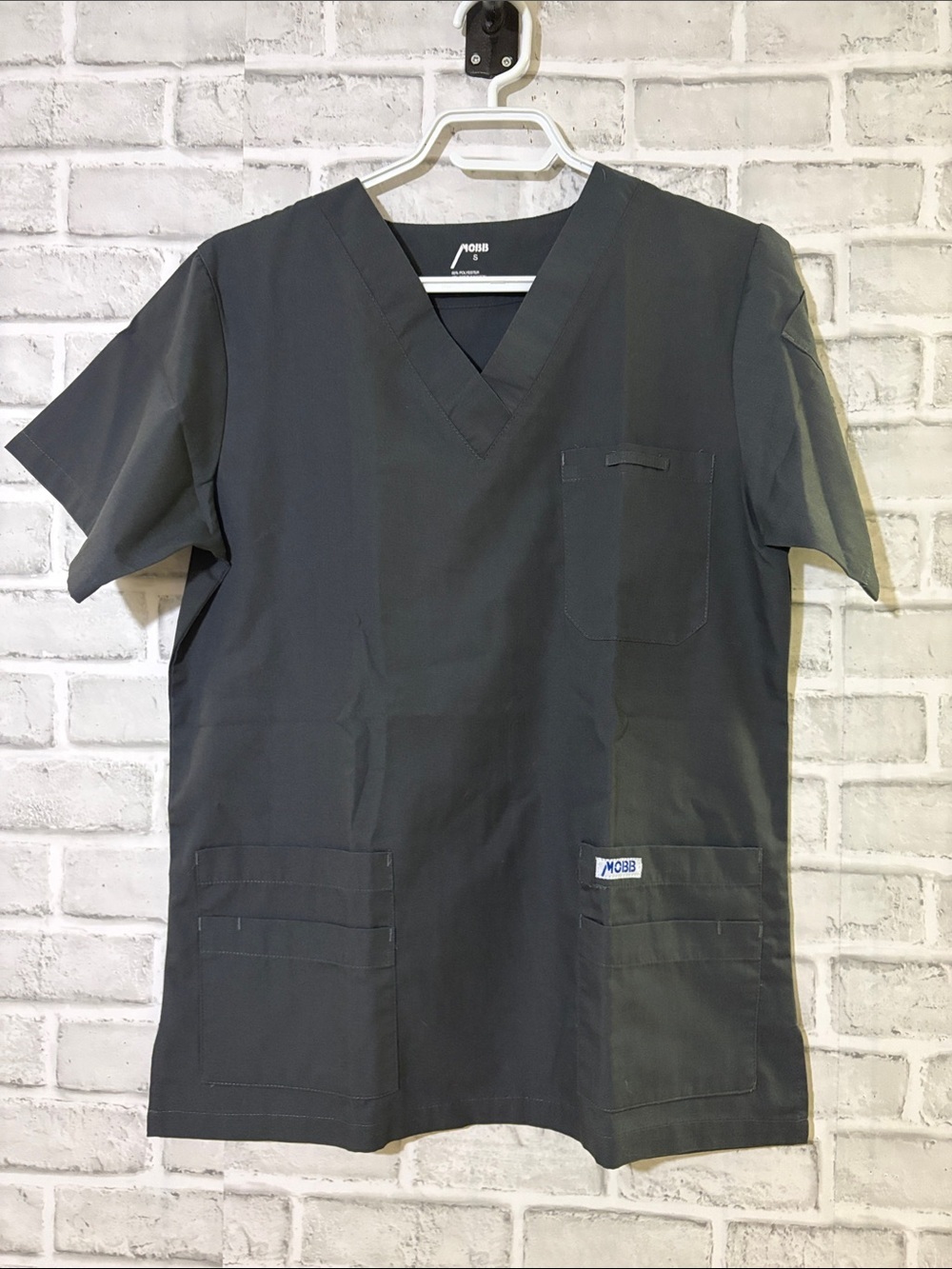 Mobb V-Neck charcoal, grey scrub top size small